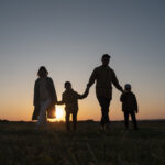 full-shot-family-silhouette-having-fun-sunset